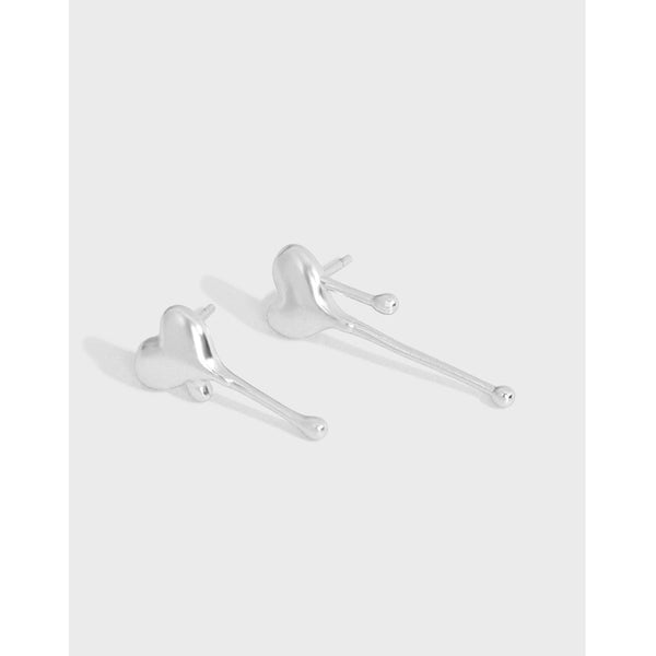 Boucles d'oreilles pendantes asymétriques en argent sterling 925 avec cœur tombant